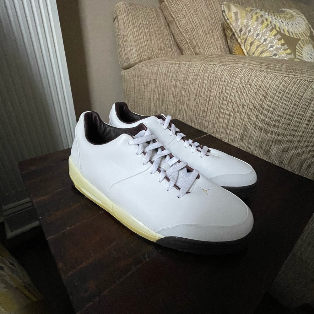 2006 Jordan White and Black Men's Sneakers - Picture 2 of 6